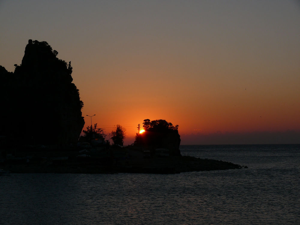 Por do sol no Sefa Park de Amasra, Turquía Por do sol no Sefa Park de Amasra, Turquía