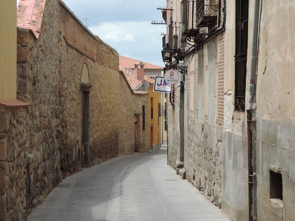 Calle del centro histórico de Ávila, España