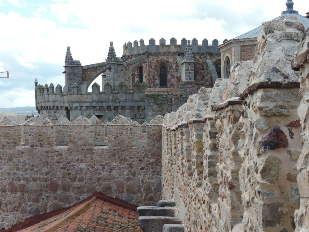 Muralla de Ávila y ábside de la Catedral, Ávila, España
