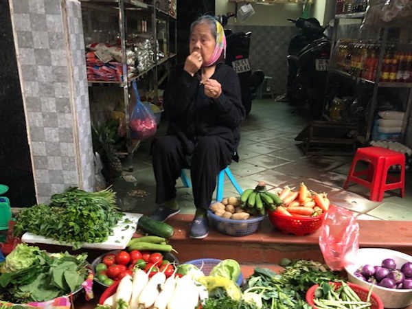 Vendedora en Hanoi, Vietnam