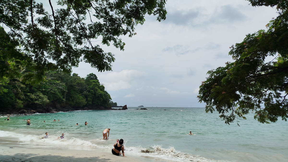 Playa Espadilla Sur en el Parque Nacional Manuel Antonio, Costa Rica