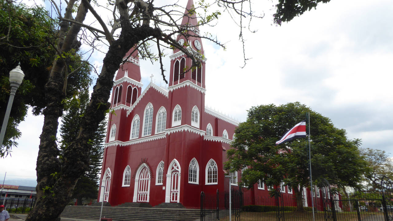Iglesia construida íntegramente en chapa, Grecia, Costa Rica
