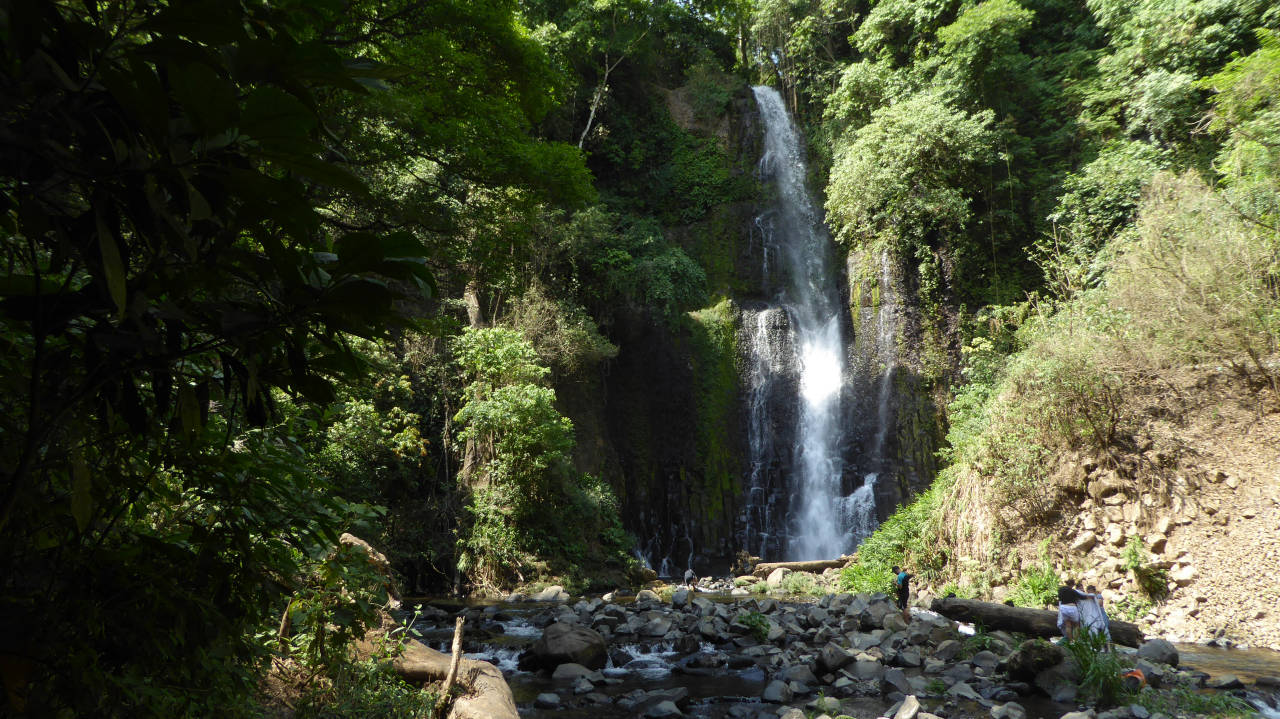 Cachoeira do Parque Los Chorros, nas encostas do vulcão Poás, Alajuela