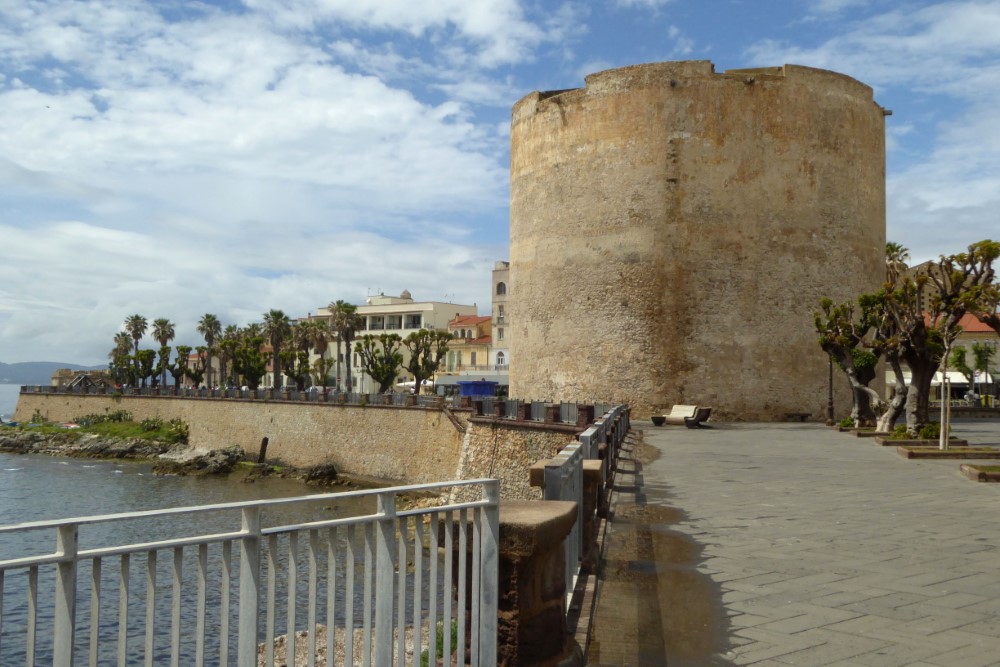 Paseo costanero de Alghero, Cerdeña, Italia