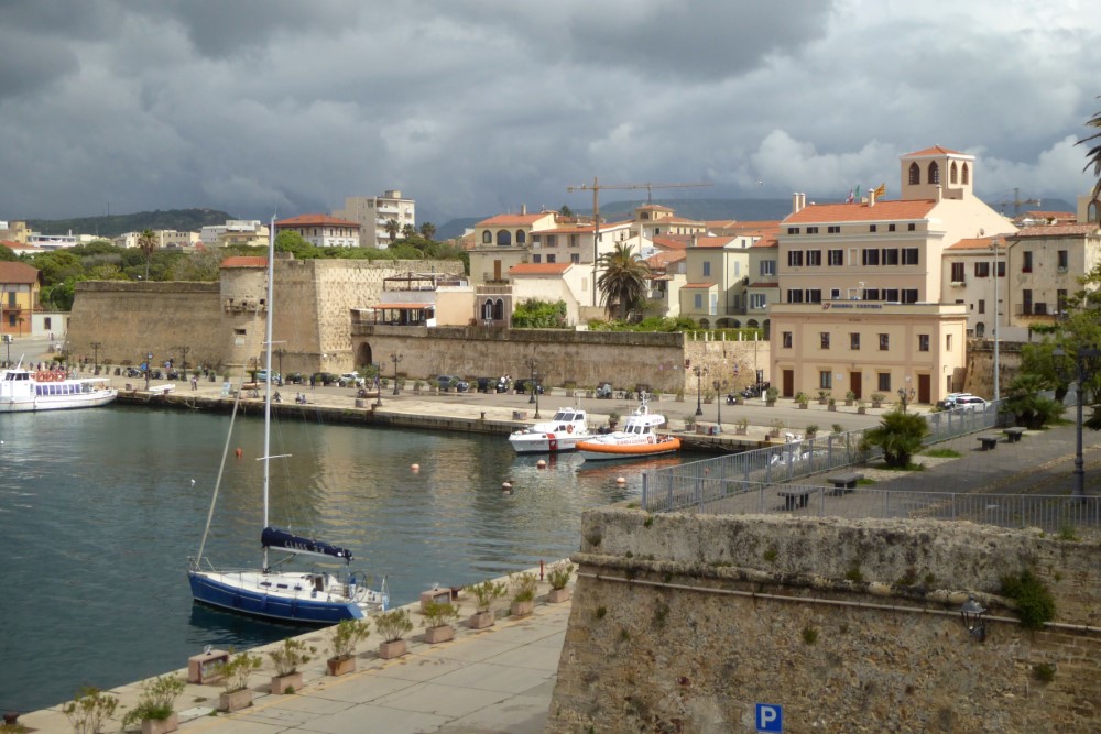 Puerto de Alghero, Cerdeña, Italia