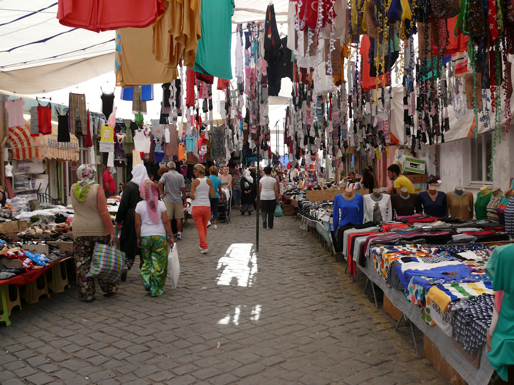 Mercado callejero semanal de Ayvalik, Turquía