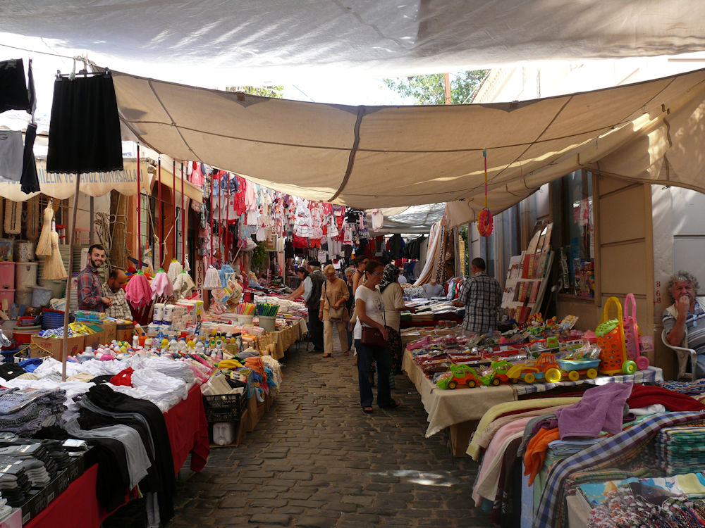 Mercado callejero semanal de Ayvalik, Turquía