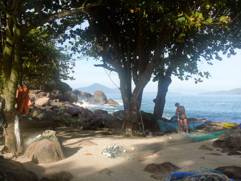 Artes de pesca caiçara en Ponta do Baguarí, Ubatuba, San Pablo, Brasil
