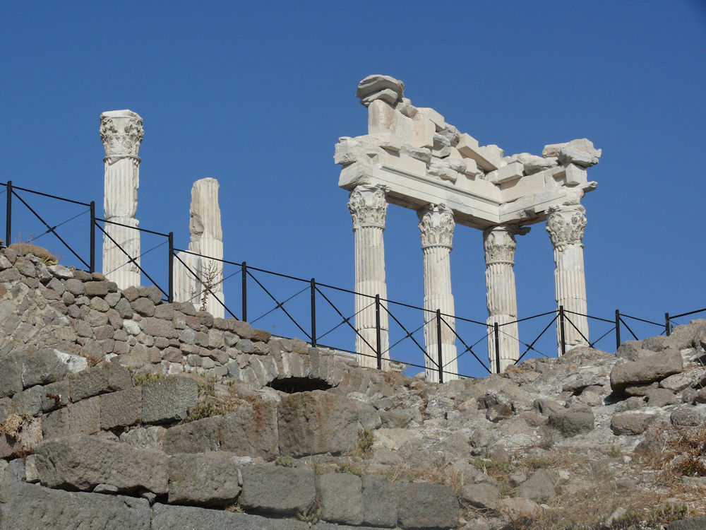 Templo de Trajano, Acrópolis de Pergamo, Turquía