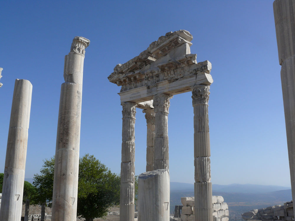Templo de Trajano, Acrópolis de Pergamo, Turquía