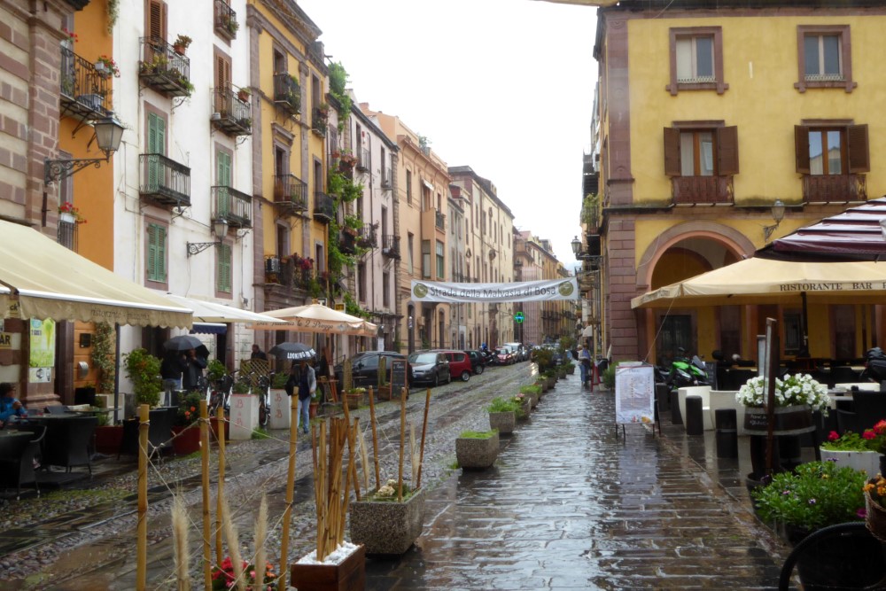 Ciudad de Bosa, Cerdeña, Italia