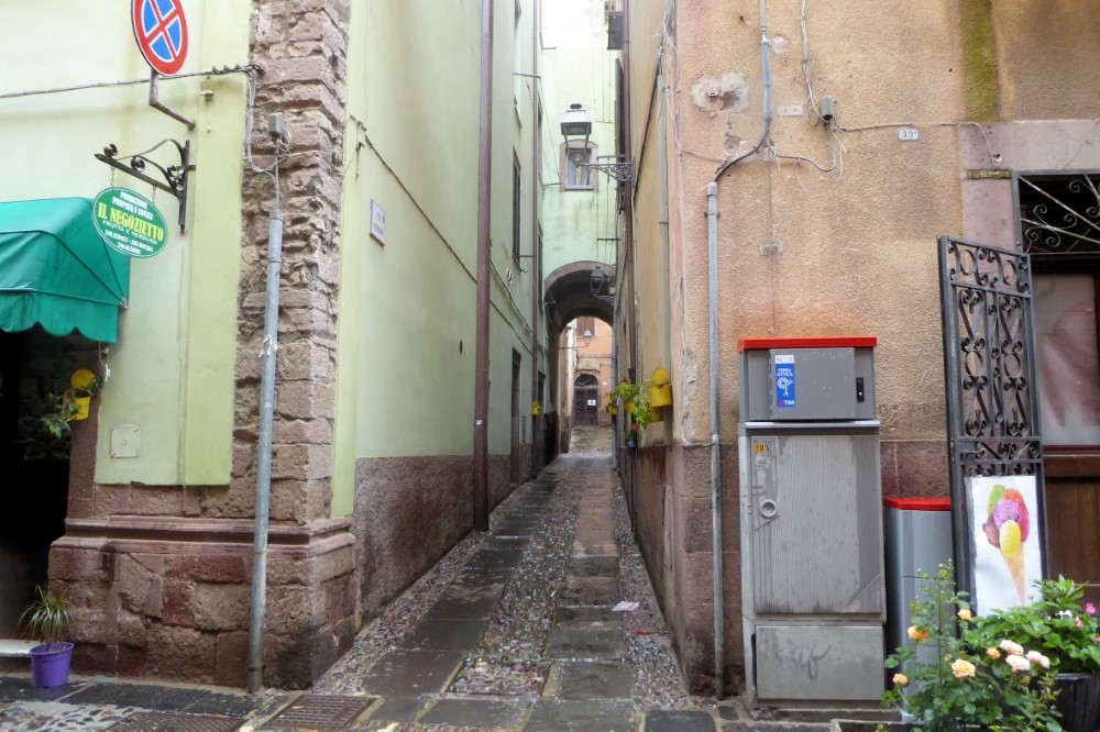 Pasaje de la Ciudad de Bosa, Cerdeña, Italia