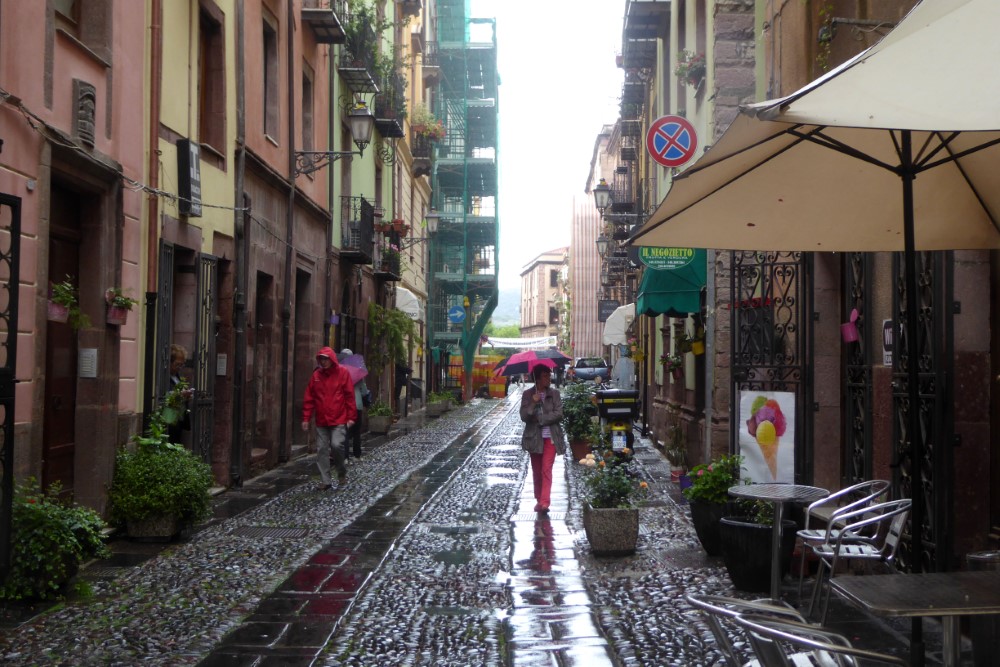 Ciudad de Bosa, Cerdeña, Italia