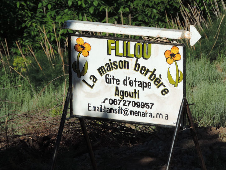 Cartel de la gite d'etape Flilou, Agouti, Ait Bou Goumez, Marruecos
