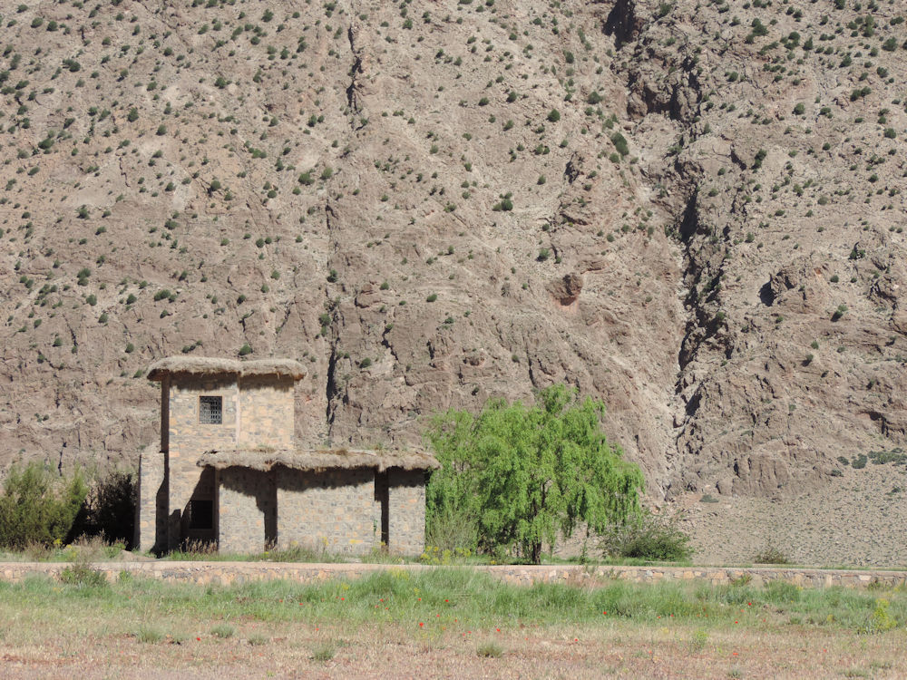 Vivienda solitaria en camino a Arouse, Ait Bou Goumez, Marruecos