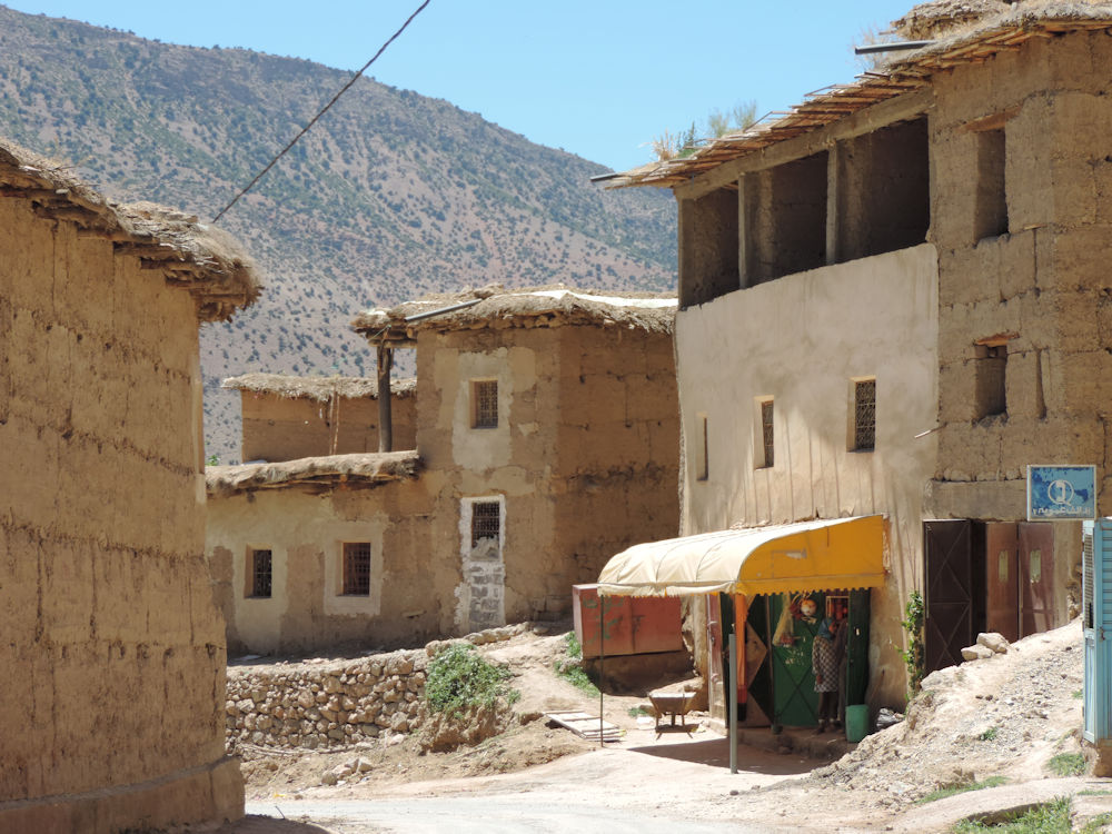 Comercio en Tabnt, Bou Goumez, Alto Atlas, Marruecos