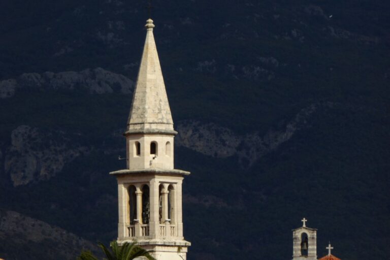 Torre da Catedral da Cidade de Budva, Montenegro
