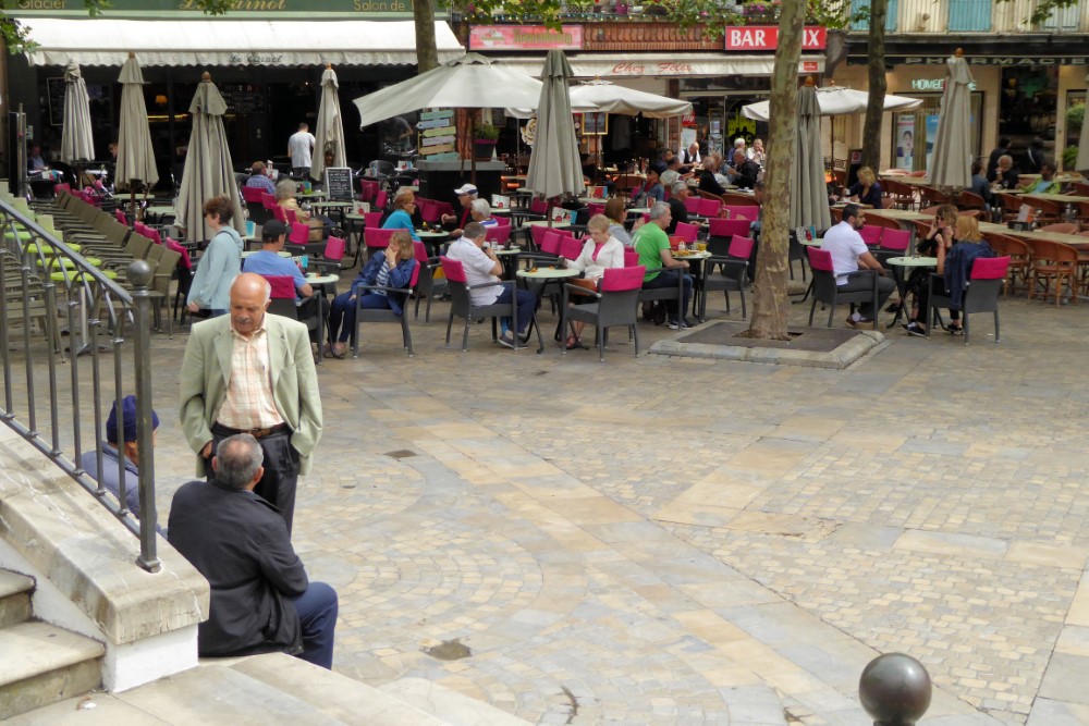 Plaza central de Carcasona, Ville Base o Bastide, Francia