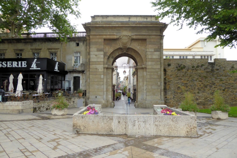 Puerta de la Rue Courtejaire, Ville Base o Bastide, Carcasona, Francia