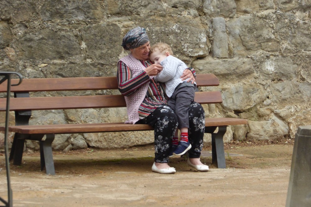 Abuela y nieto, Carcasona, Francia