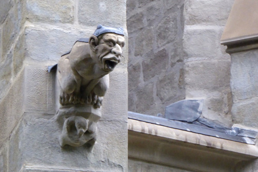 Gárgola de la Catedral de San Miguel de Carcassonne, Carcasona, Francia
