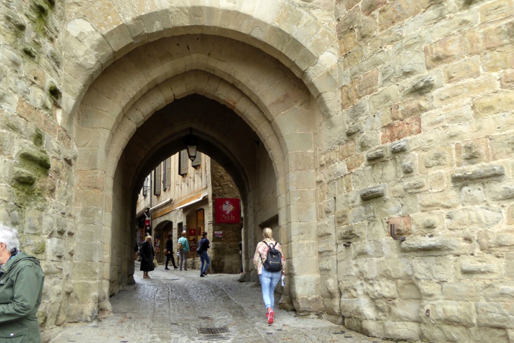 Puerta de Narbona, La Cité, Carcasona, Francia