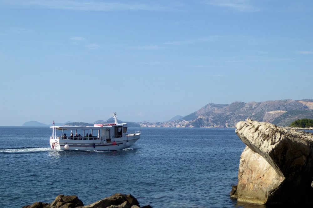 Costa del Ciudad de Cavtat, Croacia. Al fondo, Dubrovnik