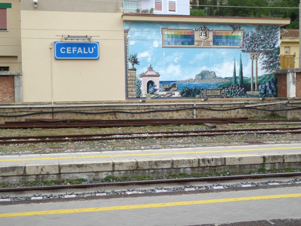 Estación de trenes de Cefalú, Sicilia, Italia