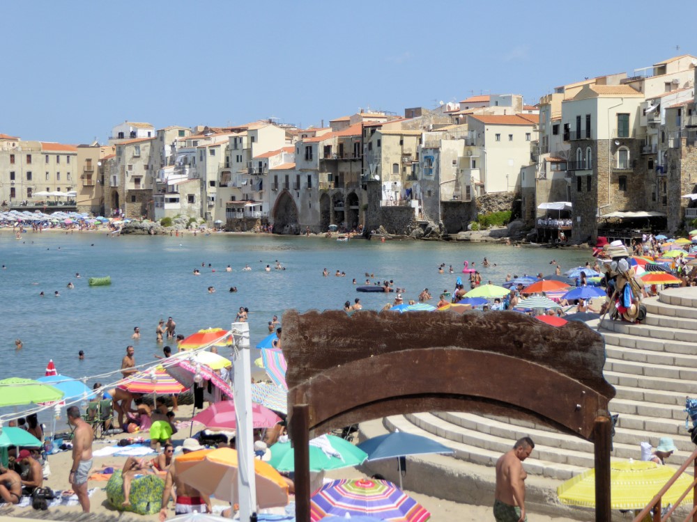 Lungomare de Cefalú, Sicilia, Italia