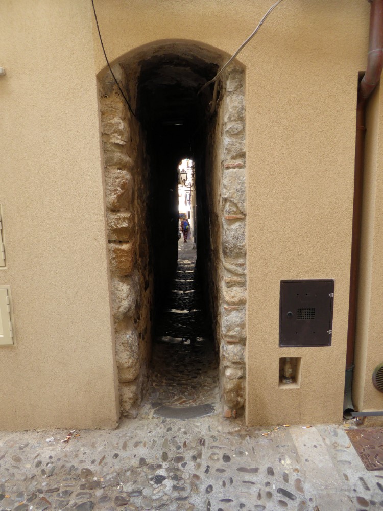 Pasaje en Cefalú, Sicilia, Italia
