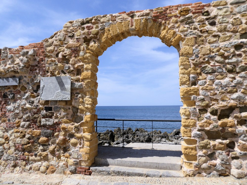 Muelle de la Ciudad de Cefalú, Sicilia, Italia