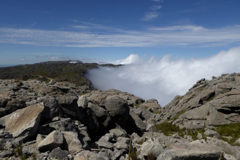 Nuvens sobre Traslasierra, Cerro Champaquí, província de Córdoba, Argentina