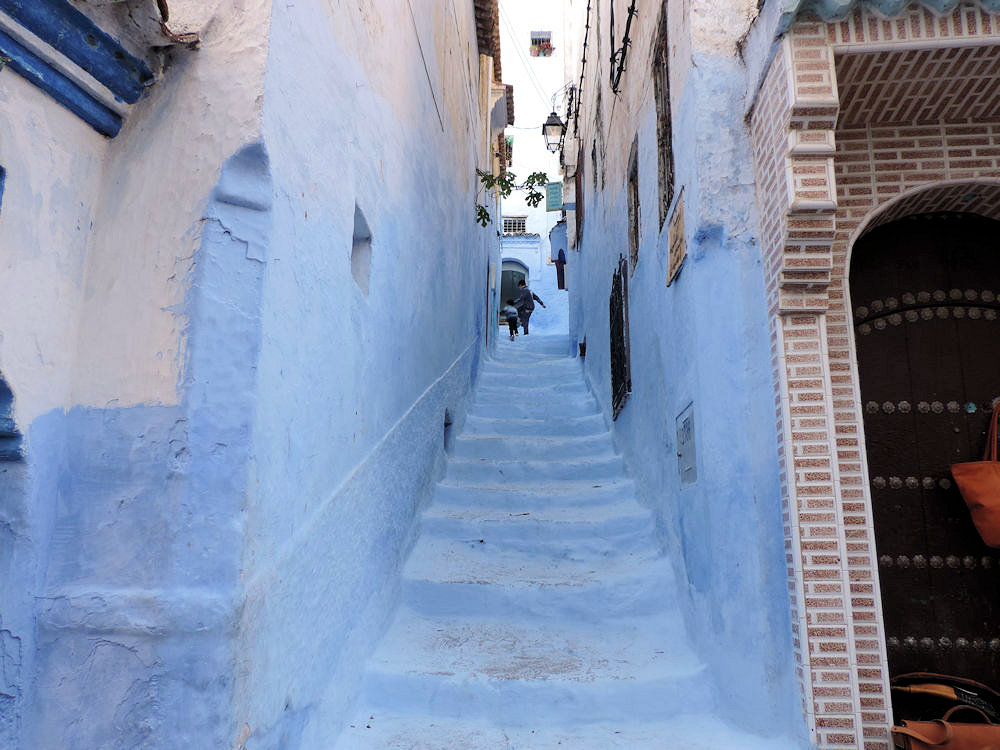 Escalera azul de la medina de Chefchaouen, Marruecos