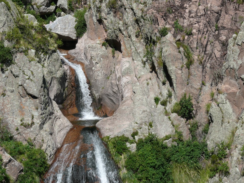 Olla superior del Salto de los Cóndores (Chorro Grande), Cortaderas, Provincia de San Luis, Argentina