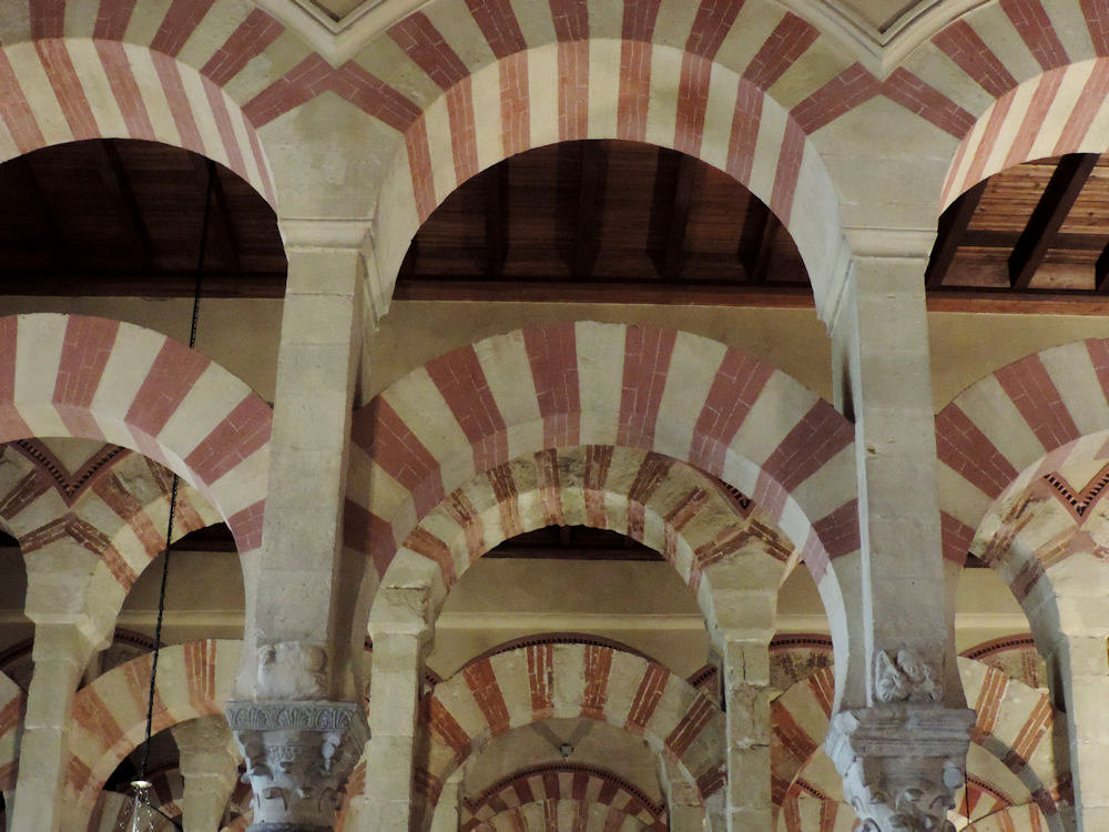 Interior de la Mezquita - catedral, Córdoba, España