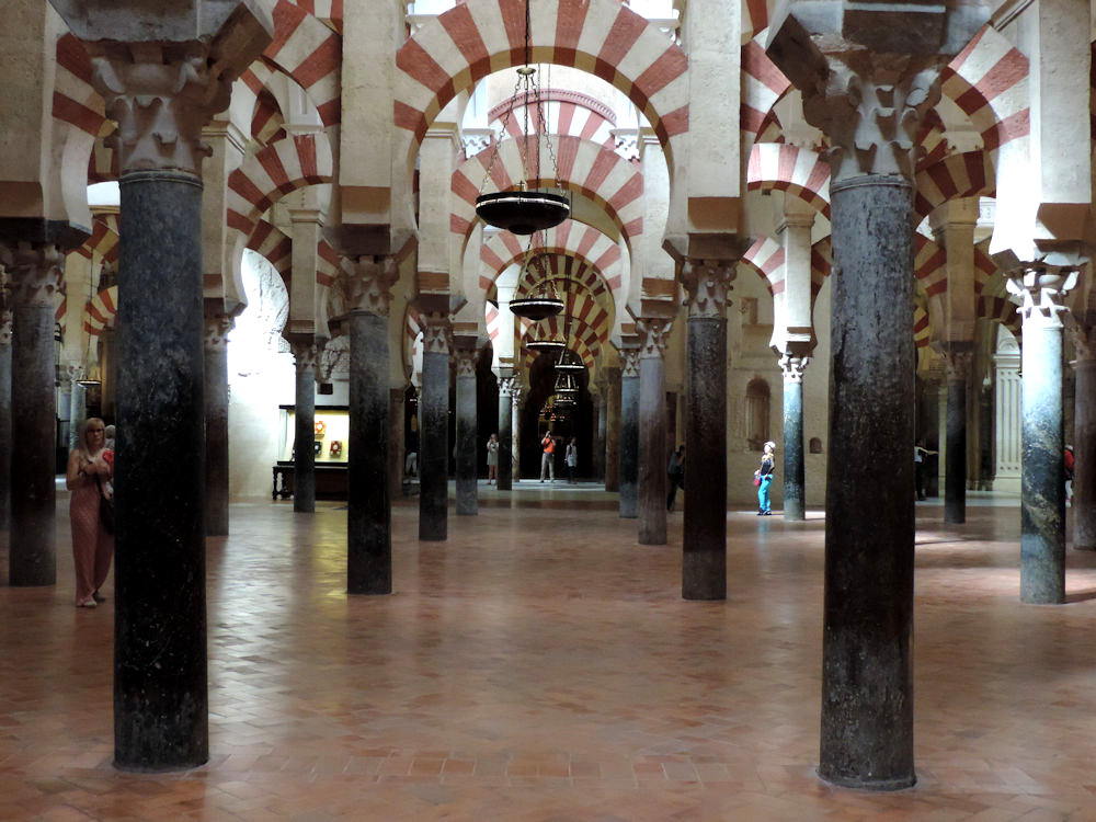 Interior de la Mezquita - catedral, Córdoba, España