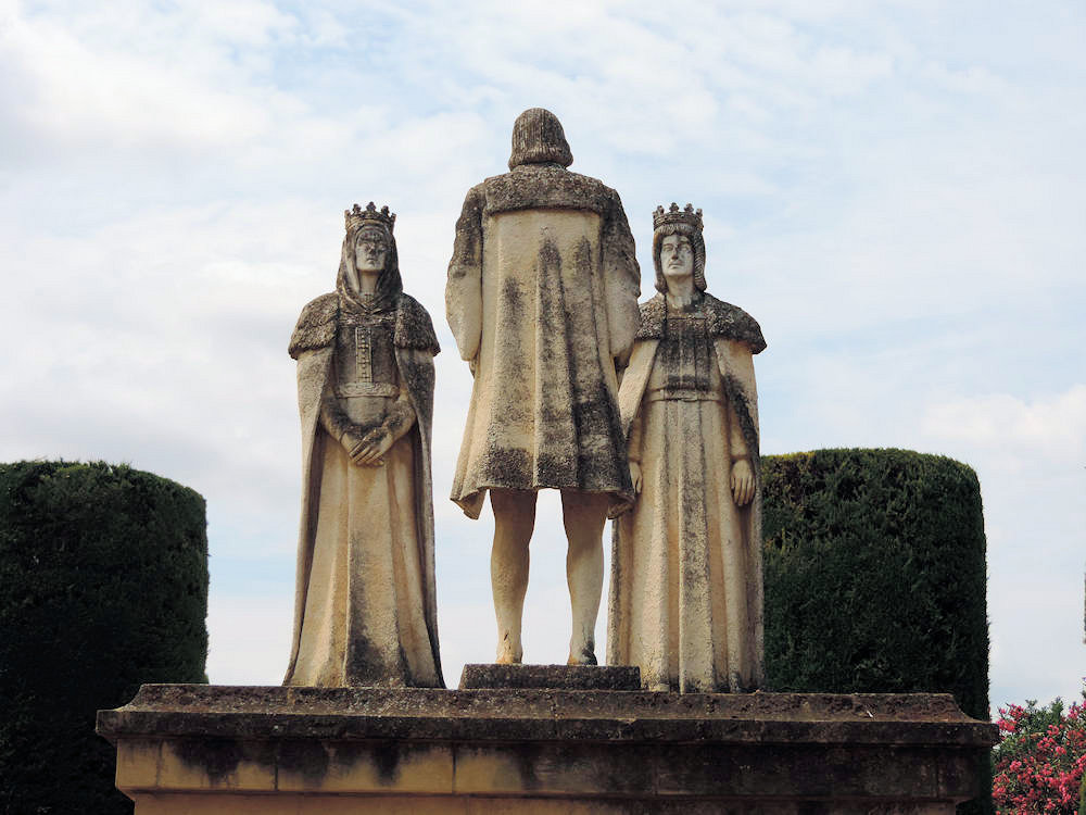Estatua de Colón frente a los Reyes católicos, Córdoba, España