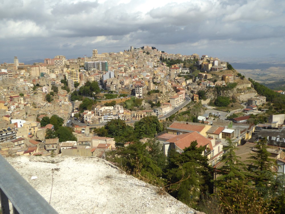 Vista desde la Torre octogonal de Federico II, Ciudad de Enna, Sicilia, Italia
