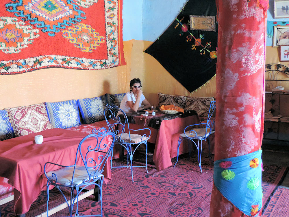 Comedor del hotel La Vallée des Dunes, Hassilabied, Marruecos