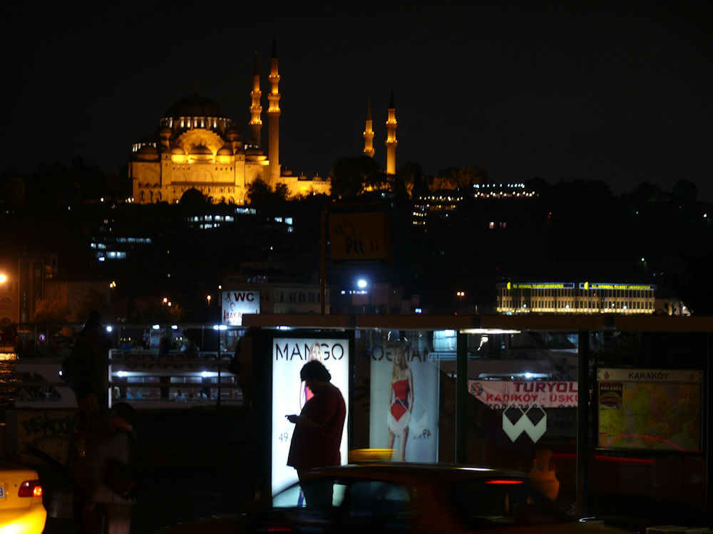 Istambul à noite e a Mesquita Suleiman, Türkiye