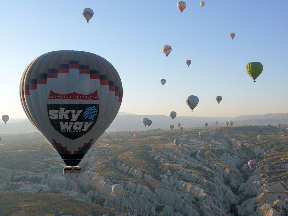 Globos aerostáticos sobre Goreme, Capadoccia, Turquía