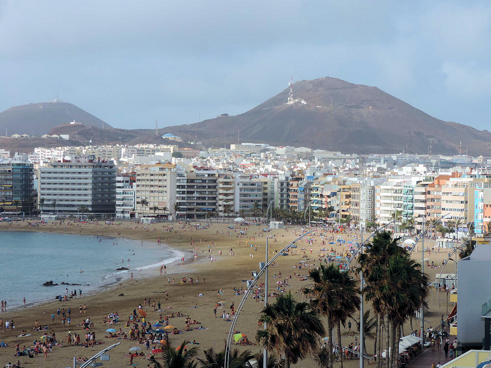Ciudad de Las Palmas de Gran Canaria, y playa de las Canteras, Gran Canaria, España