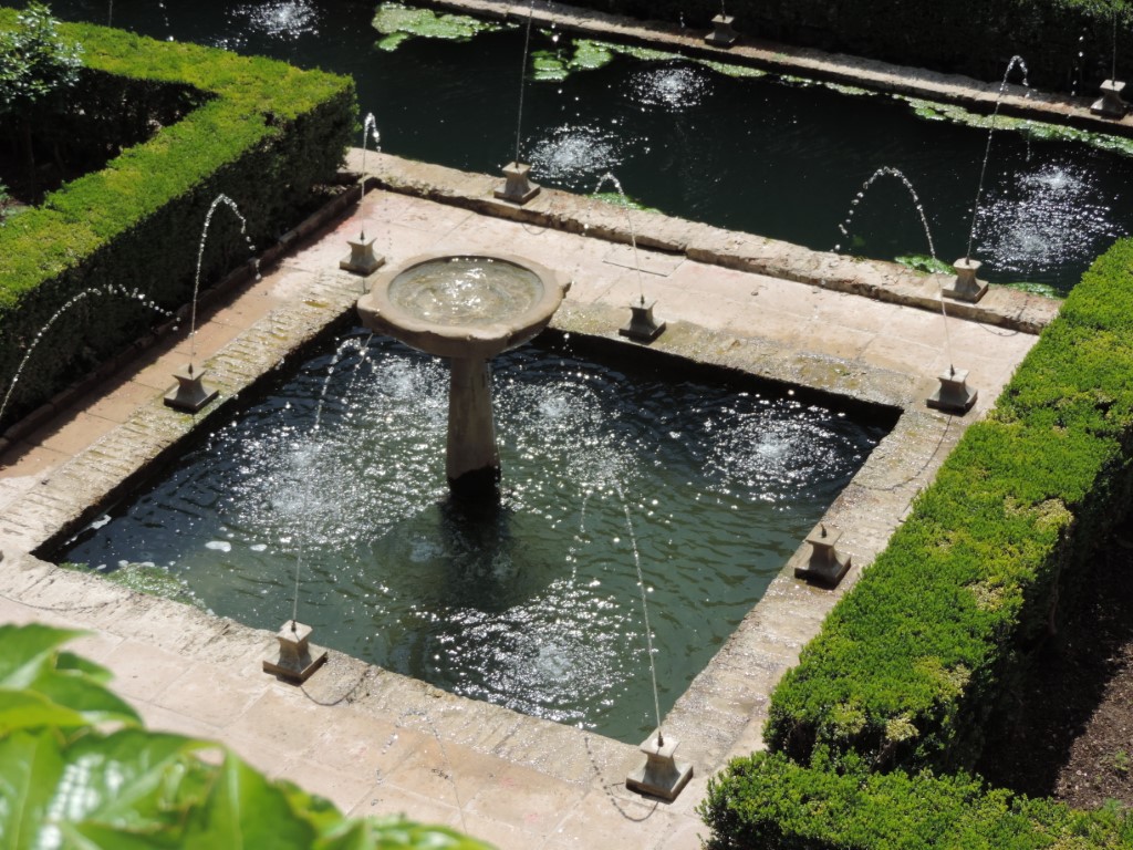 Fuente en los palacios Nazaríes, La Alhambra, Granada, España