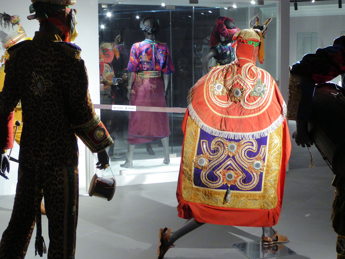 Copia de ropas ceremoniales clásicas. Museo de arte maya, arquelogía y etnología - Ciudad de Guatemala