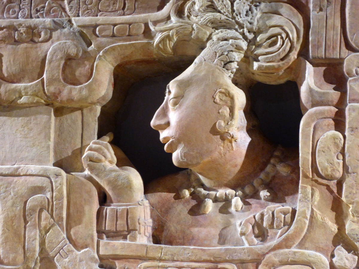 Detalle del Trono del Mascarón, procedente del sitio arqueológico de Piedras Negras, Petén, Guatemala - Museo de arte Maya