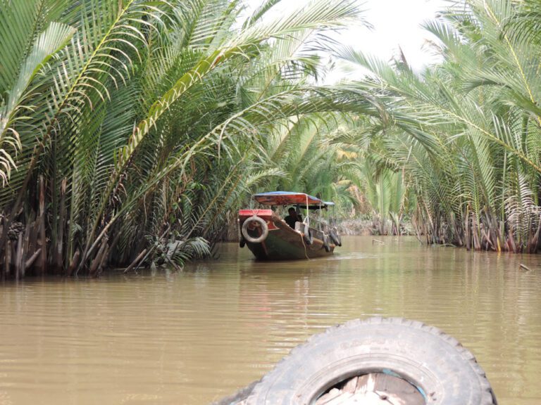 Canal na Ilha do Dragão, em frente à cidade de My Tho, Cidade de Ho Chi Minh, Vietnã