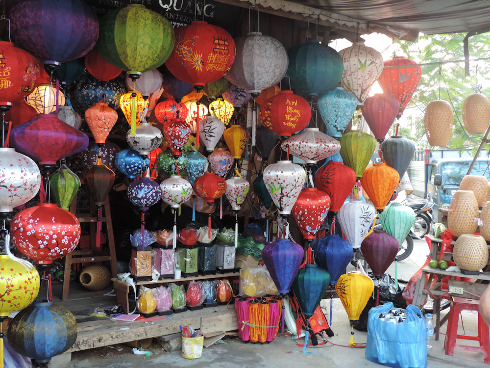 Comercio de venta de farolitos de papel, isla An Hoi, Hoi An, Vietnam