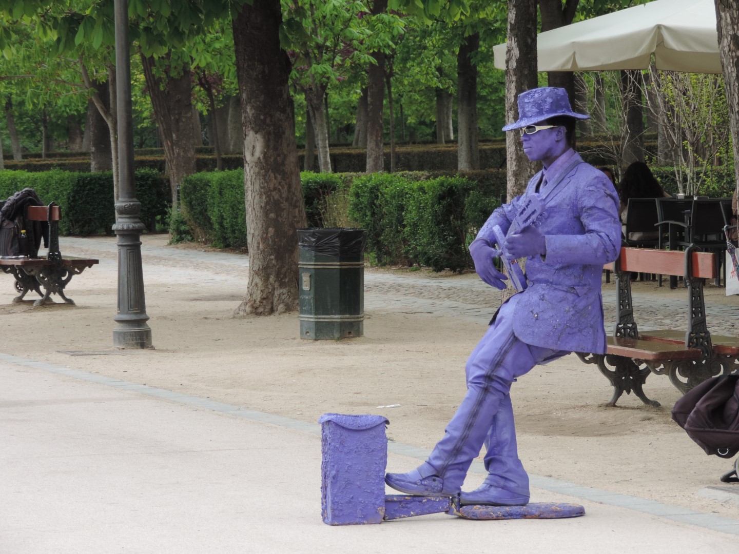 Estátua viva no Parque do Retiro, Madrid, Espanha