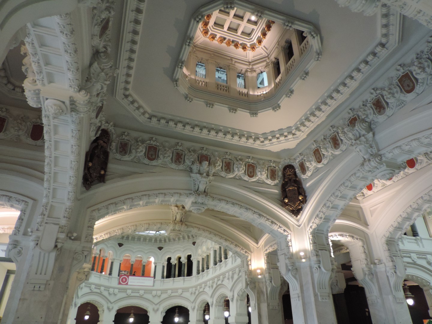 Interior do Palácio de Cibeles, Madrid, Espanha