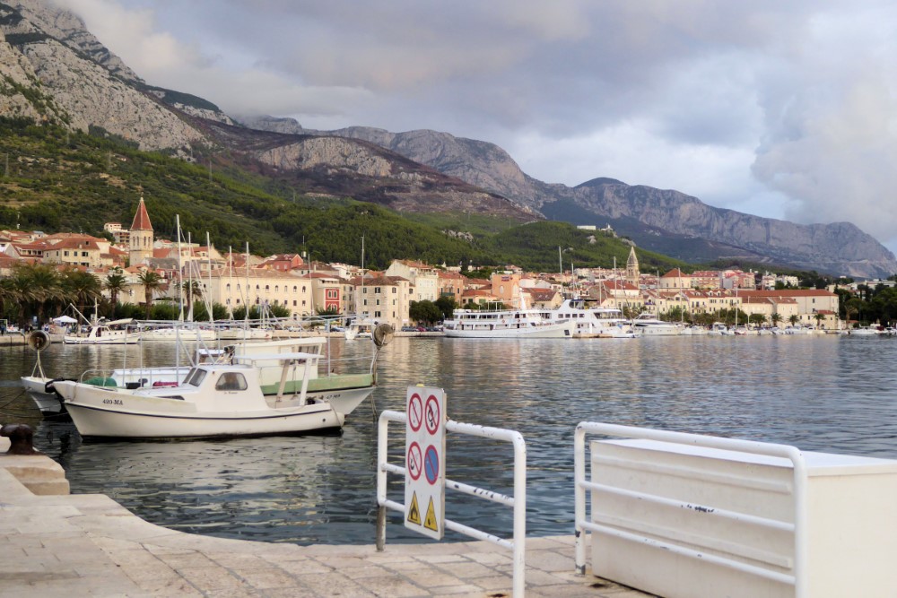 Porto da cidade de Makarska, Croácia